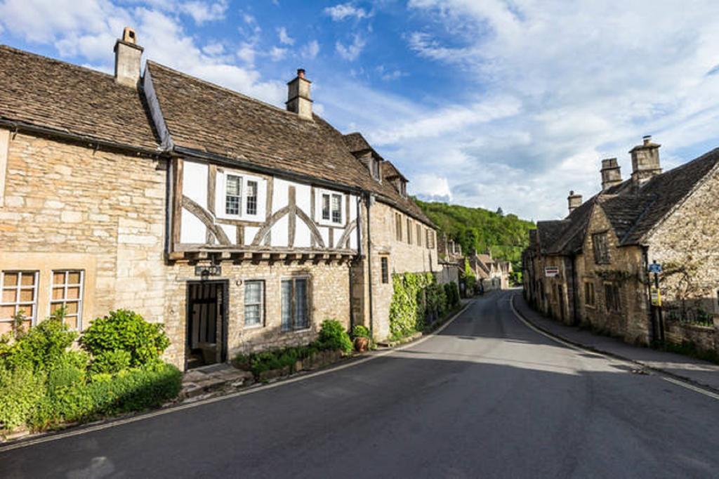 The Old Court House Hotel Castle Combe Exterior photo